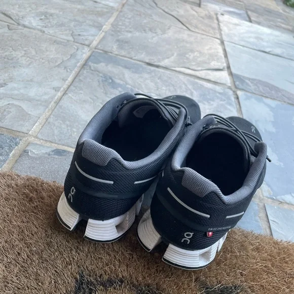 On cloud sneakers - Picture 2 of 7